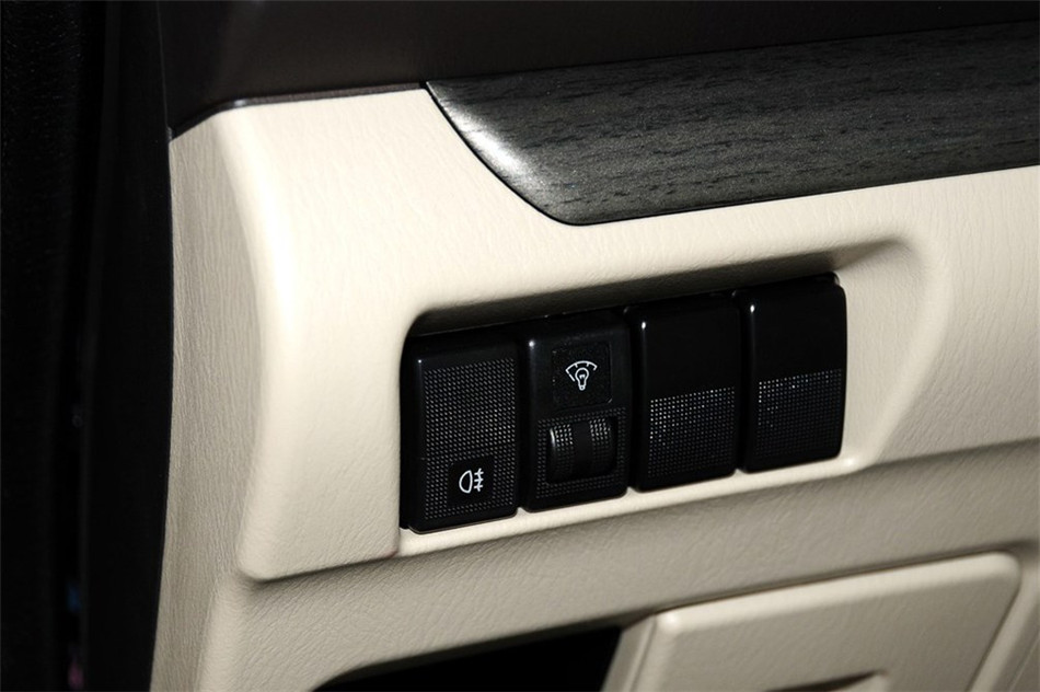 新普力马 2013款 1.6L MT 7座创想版 内饰 