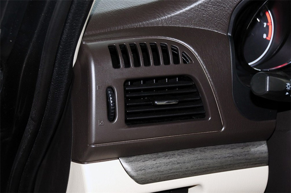 新普力马 2013款 1.6L MT 7座创想版 内饰 