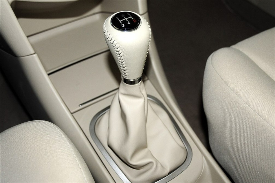 新普力马 2013款 1.6L MT 7座创想版 内饰 