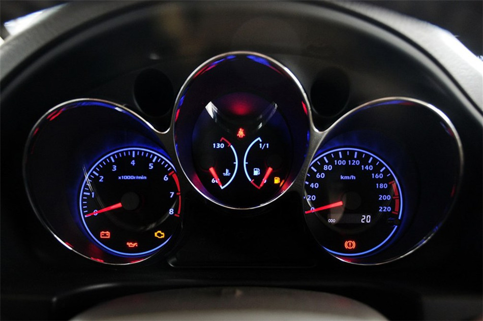 新普力马 2013款 1.6L MT 7座创想版 内饰 