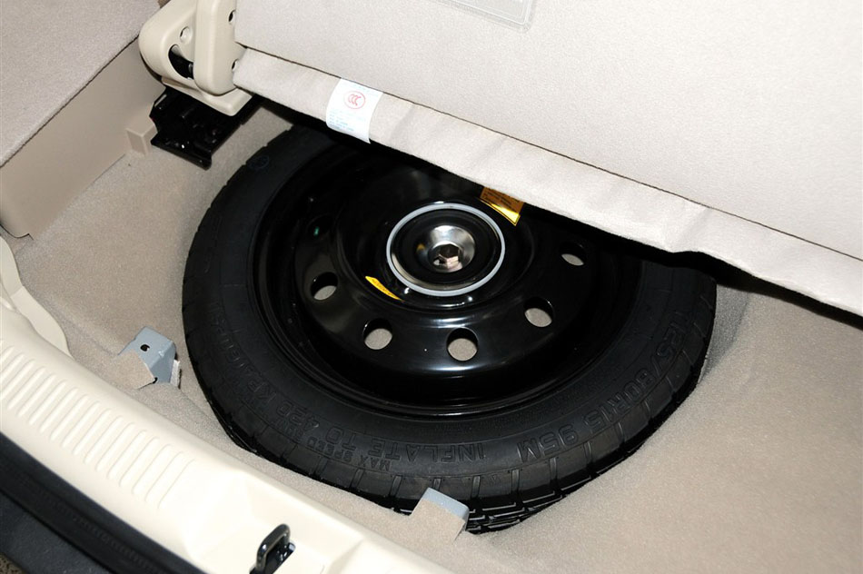 新普力马 2013款 1.6L MT 7座创想版 细节