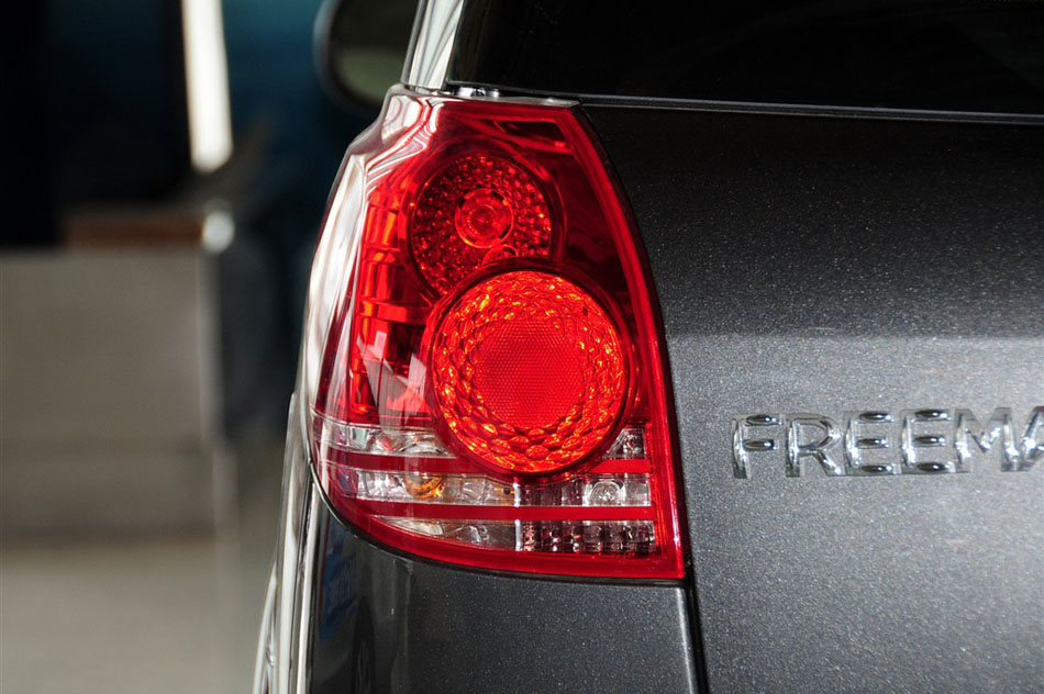 新普力马 2013款 1.6L MT 7座创想版 细节