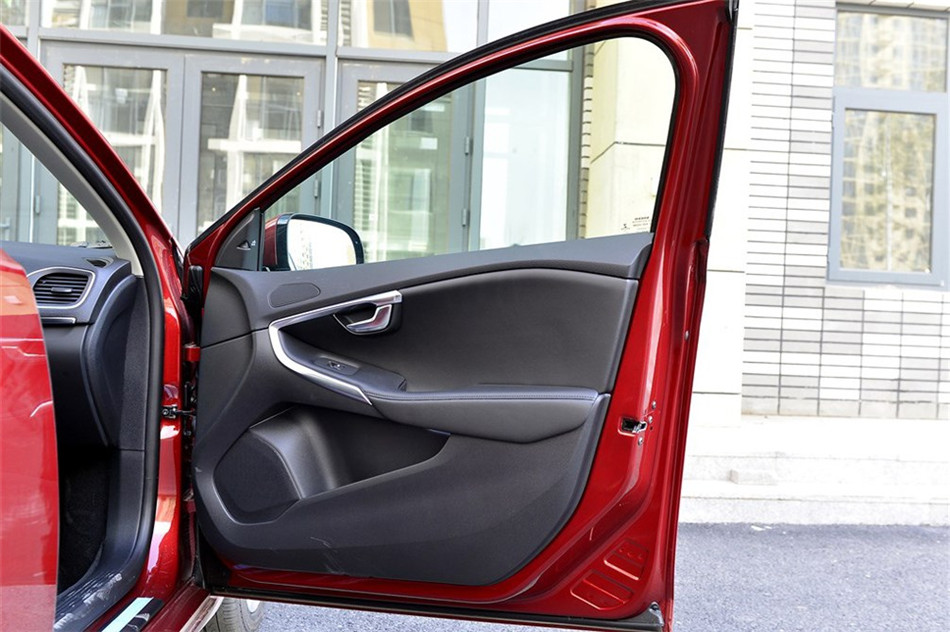 2013款 2.0T 智雅版 空间