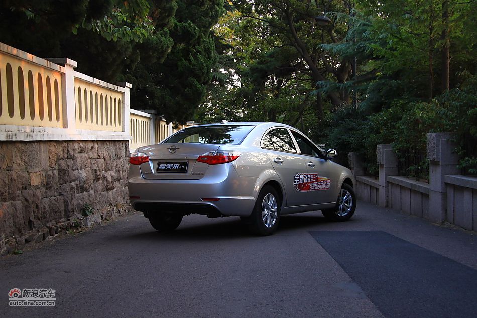 2011款海马福美来三代外观