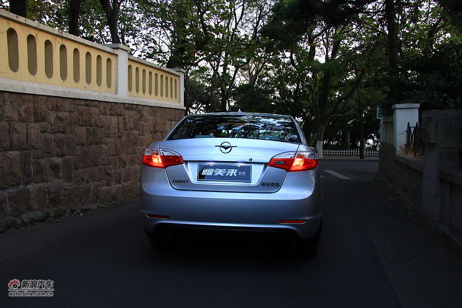 2011款海马福美来三代外观