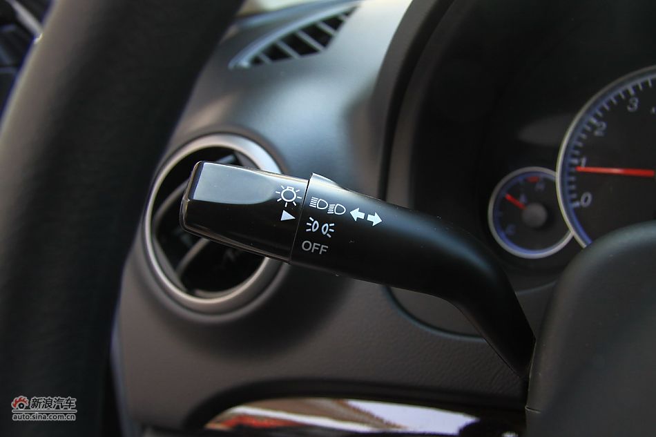 2011款海马福美来三代内饰