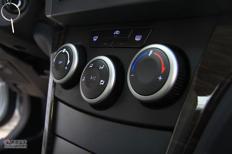 2011款海马福美来三代内饰