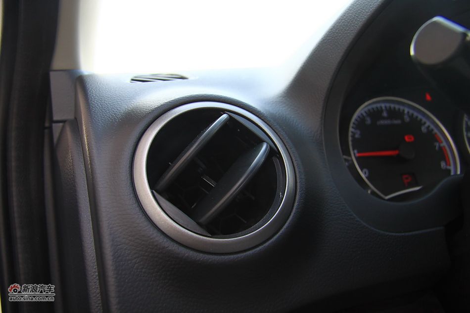 2011款海马福美来三代内饰