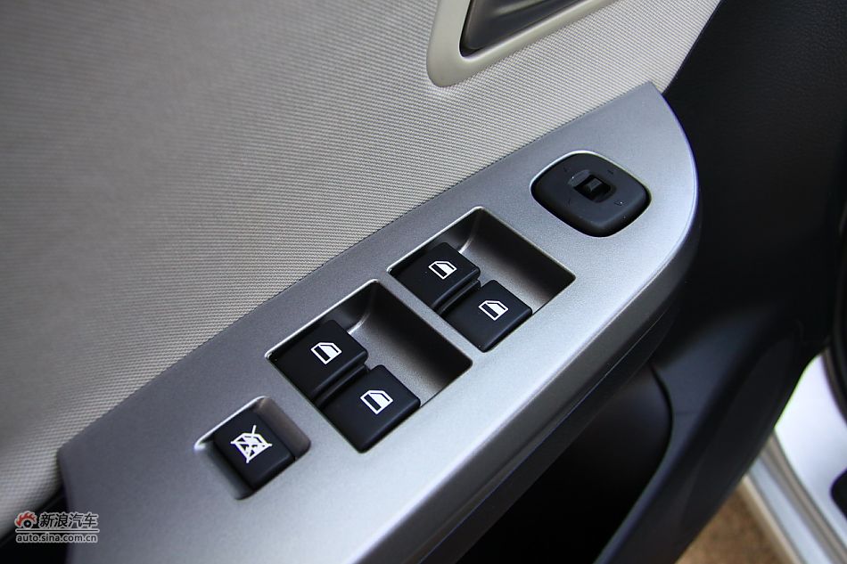 2011款海马福美来三代内饰