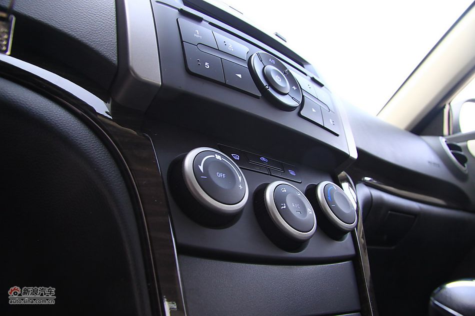 2011款海马福美来三代内饰