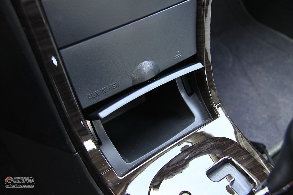 2011款海马福美来三代内饰