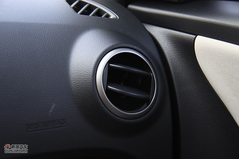 2011款海马福美来三代内饰