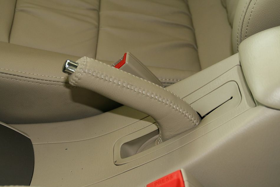 海马汽车福美来2代驻车制动器