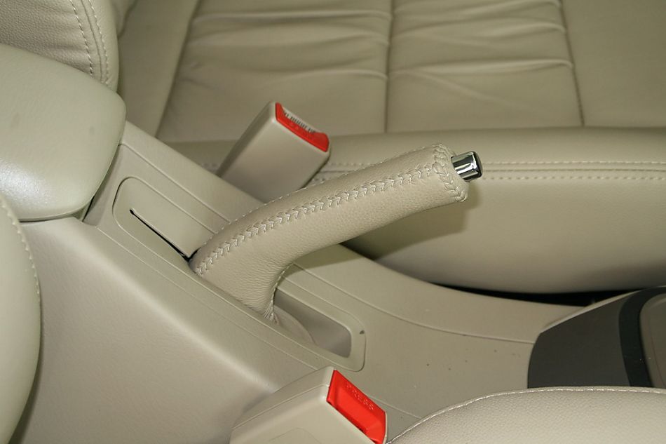 海马汽车福美来2代驻车制动器