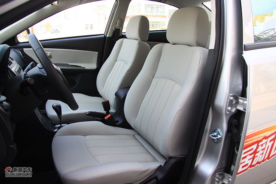2011款海马福美来三代内饰