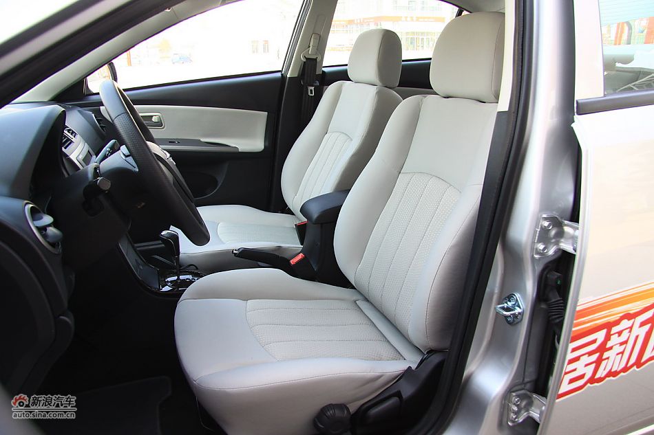 2011款海马福美来三代内饰