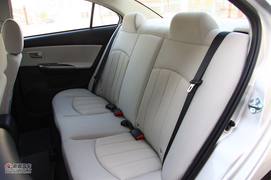 2011款海马福美来三代内饰