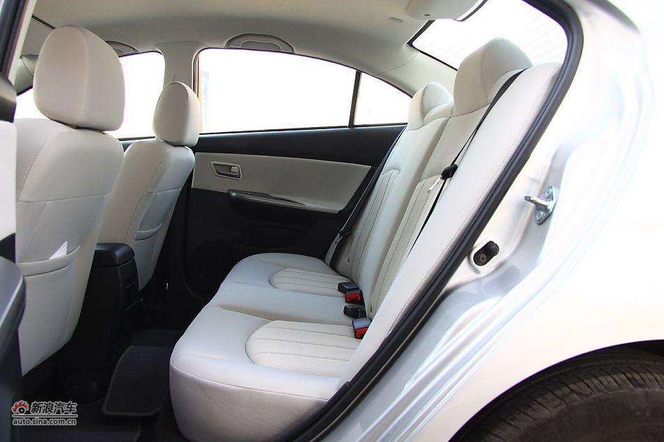 2011款海马福美来三代内饰