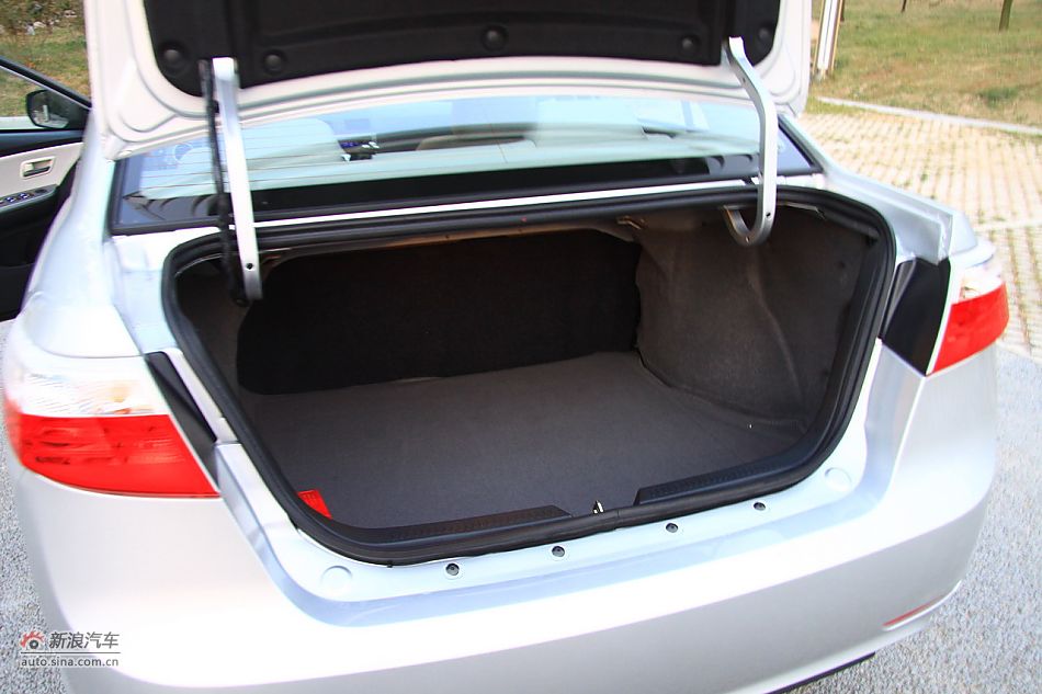 2011款海马福美来三代内饰