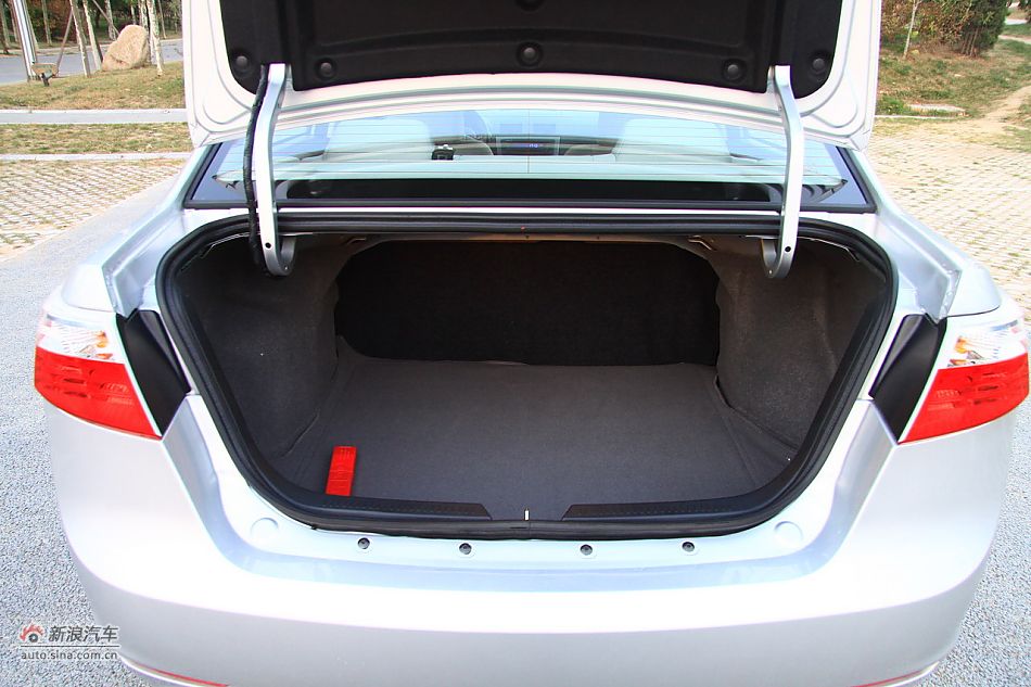 2011款海马福美来三代内饰