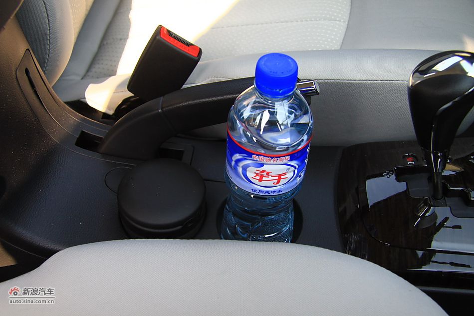 2011款海马福美来三代内饰