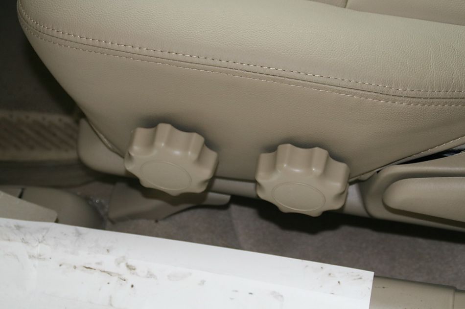 海马汽车福美来2代座椅调节器