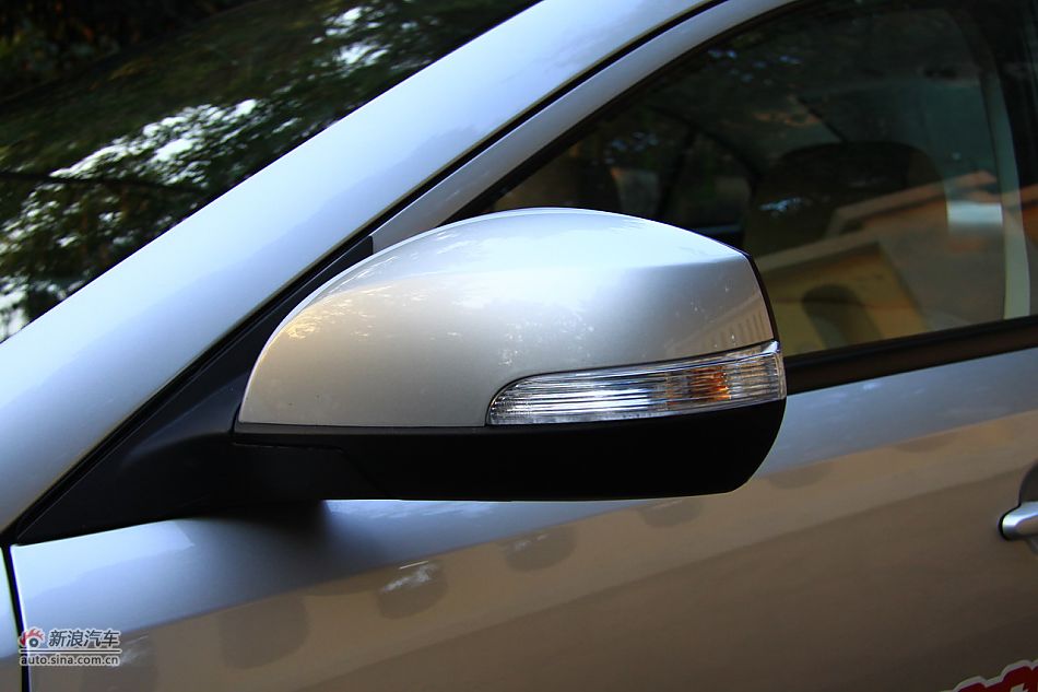 2011款海马福美来三代外观