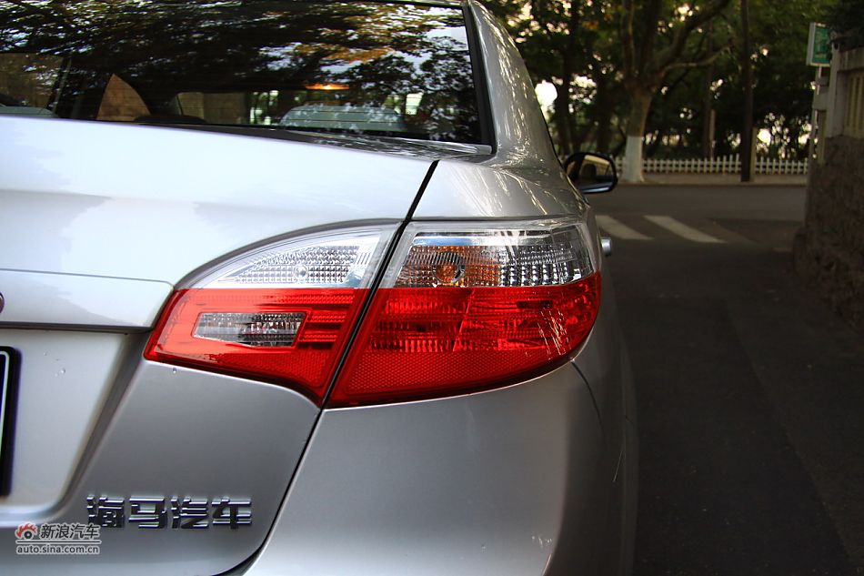 2011款海马福美来三代外观