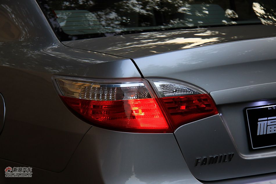 2011款海马福美来三代外观