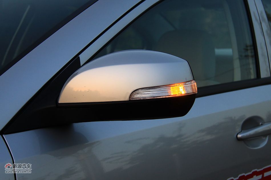 2011款海马福美来三代外观