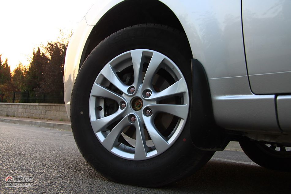 2011款海马福美来三代外观