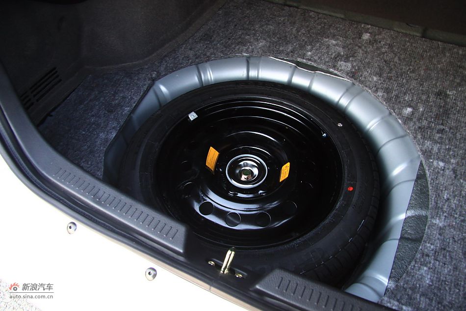 2011款海马福美来三代备胎