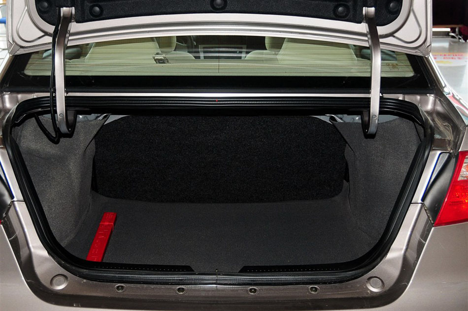 2013款 三厢 1.6L 手动风尚版