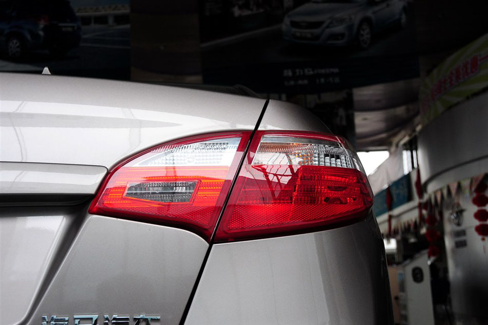 2013款 三厢 1.6L 手动风尚版