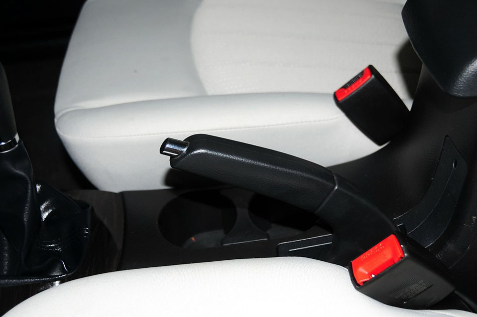 2014款 三厢 1.6L 手动冠军版 内饰