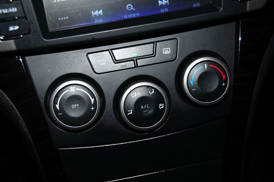 2014款 三厢 1.6L 手动冠军版 内饰