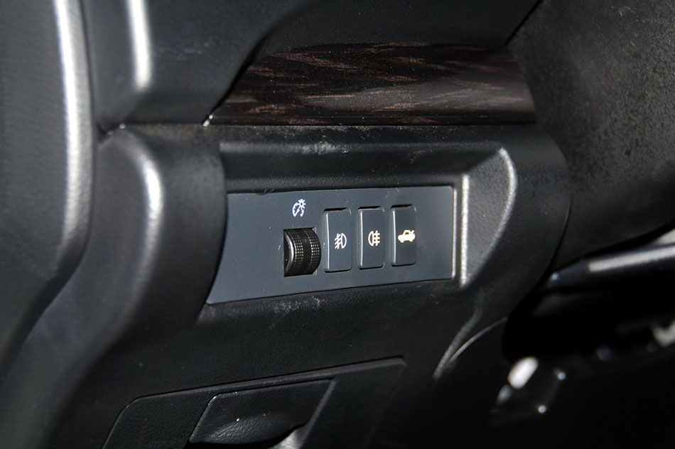 2014款 三厢 1.6L 手动冠军版 内饰