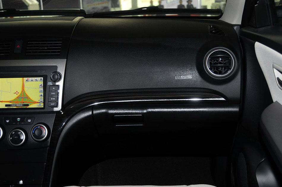 2014款 三厢 1.6L 手动冠军版 内饰