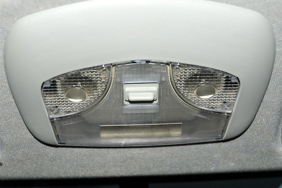 2014款 三厢 1.6L 手动冠军版 座椅空间