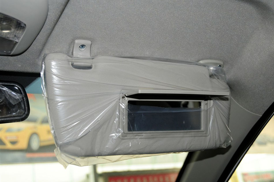 2014款 三厢 1.6L 手动冠军版 座椅空间