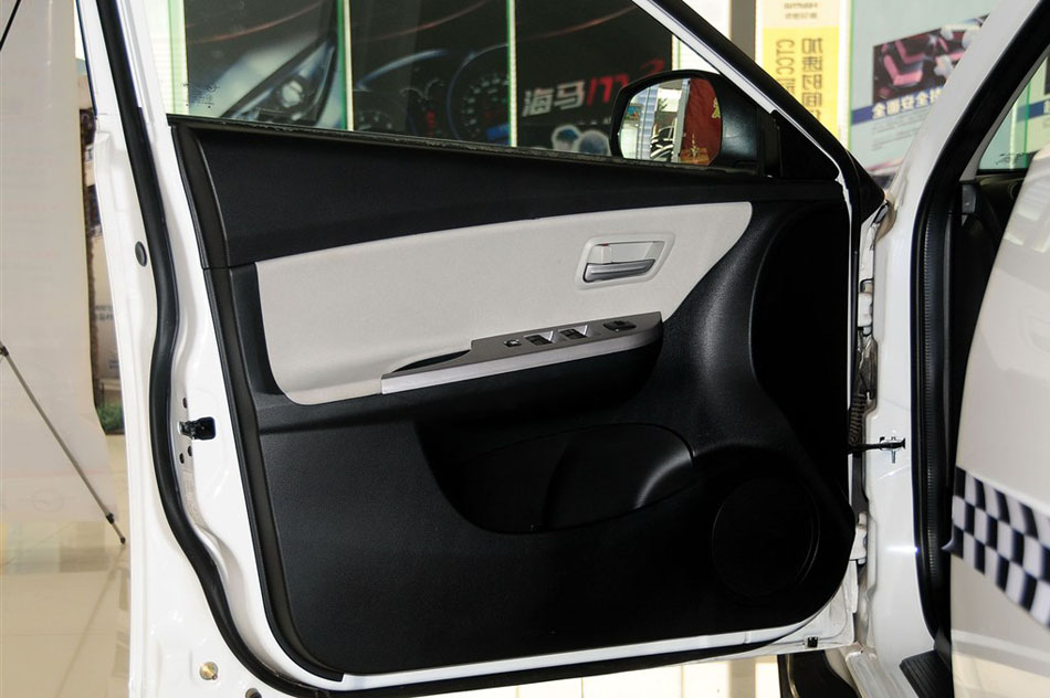 2014款 三厢 1.6L 手动冠军版 座椅空间