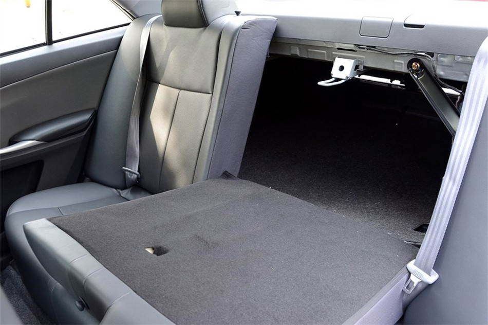 众泰Z300 2013款 1.6L AT 尊贵型 空间