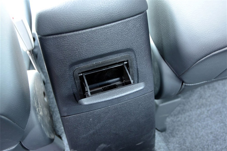 众泰Z300 2013款 1.6L AT 尊贵型 空间