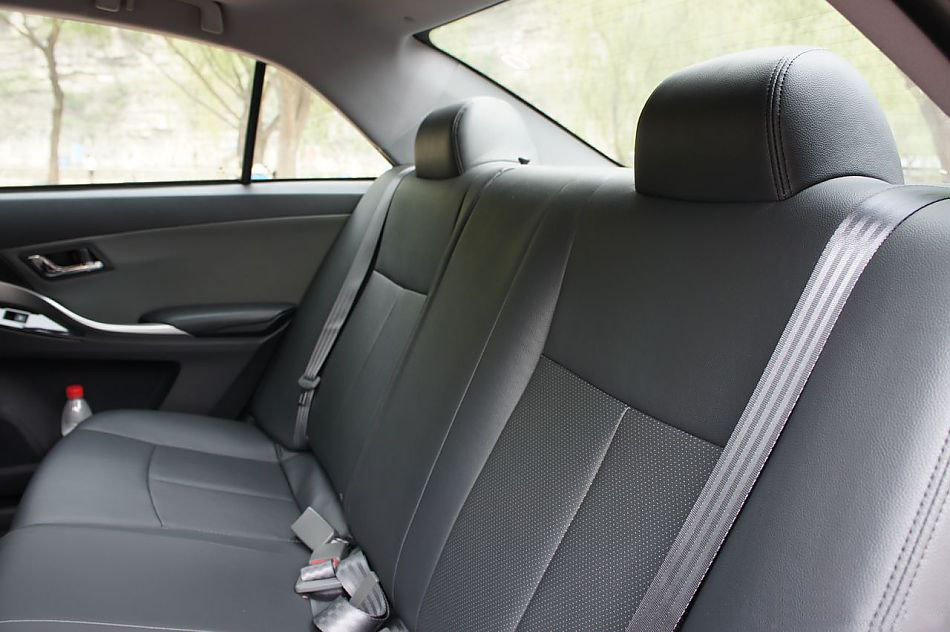 众泰Z300 2013款 1.6L AT 尊贵型 空间