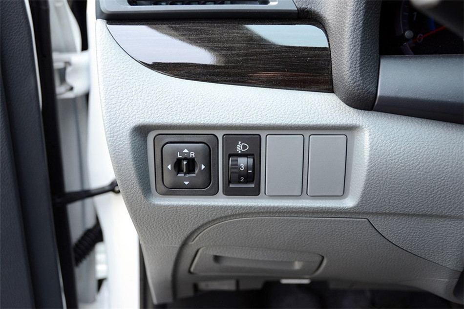 众泰Z300 2013款 1.6L AT 尊贵型 内饰