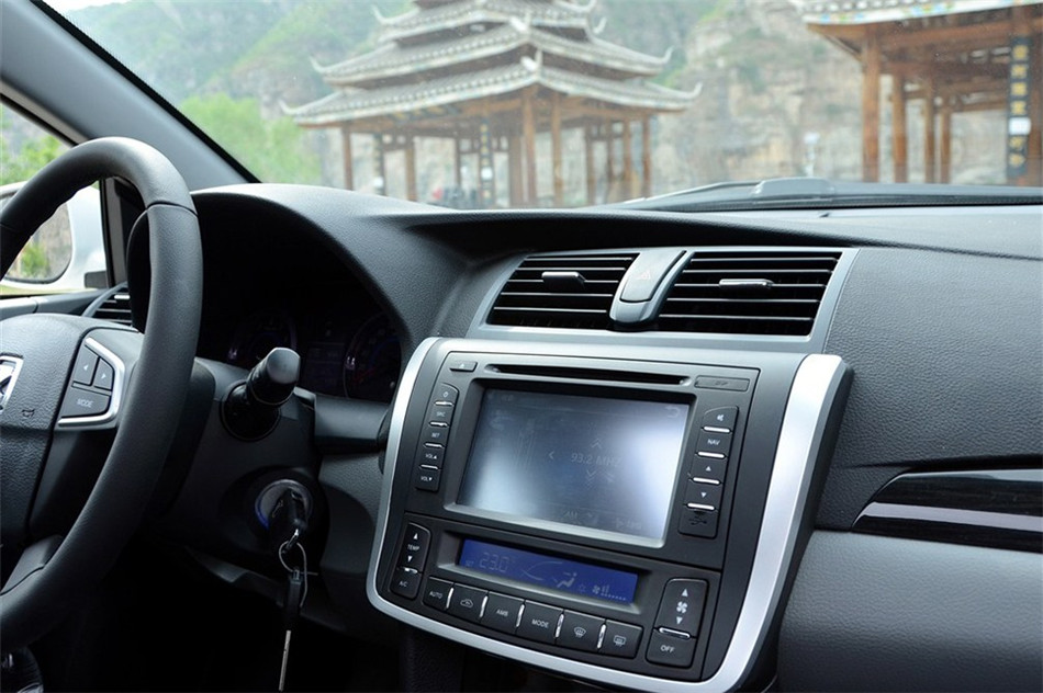 众泰Z300 2013款 1.6L AT 尊贵型 内饰