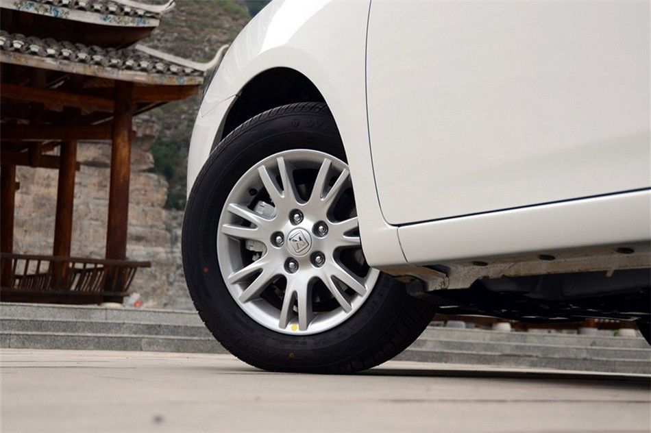 ̩Z300 2013 1.6L AT  ϸ