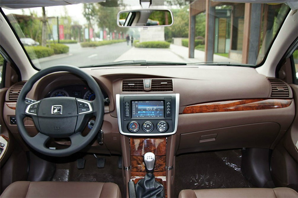 2014款 1.5L MT 手动豪华型 内饰