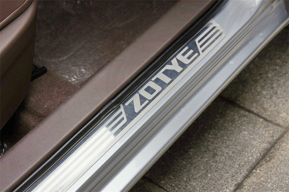 2014款 1.5L MT 手动豪华型 座椅空间