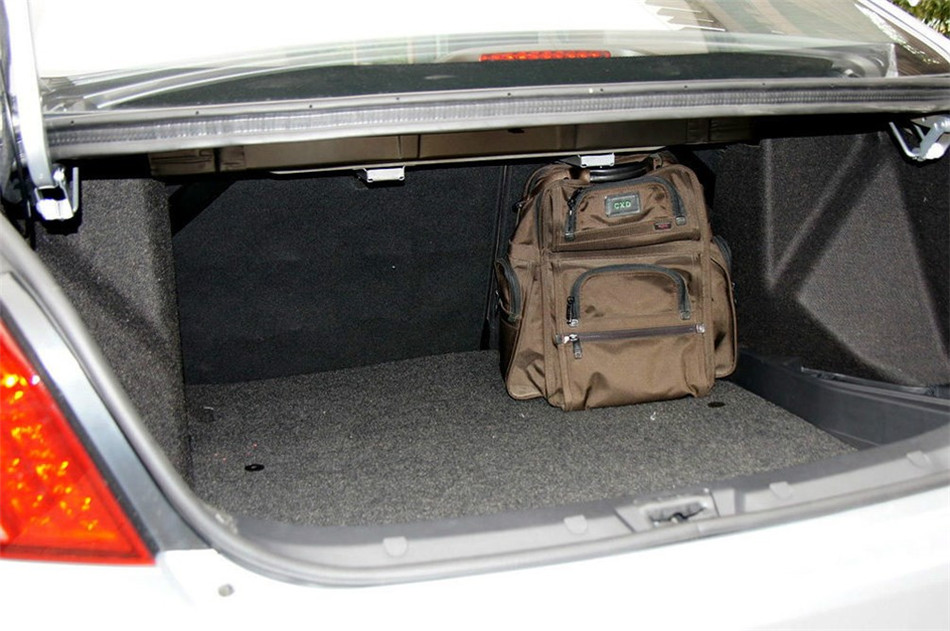 2014款 1.5L MT 手动豪华型 座椅空间